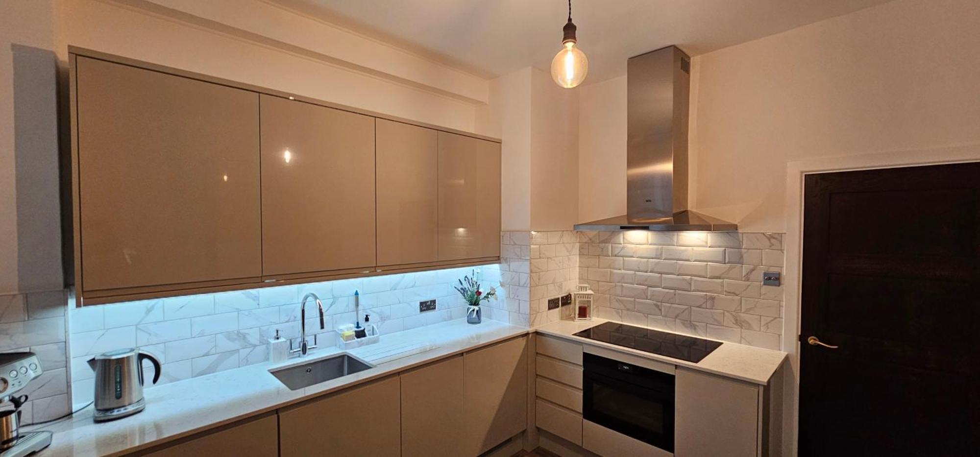 Tower Bridge Spacious King Bedroom With Extra Large Windows * Londra