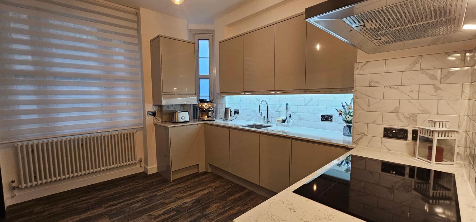 Tower Bridge Spacious King Bedroom With Extra Large Windows * Londra